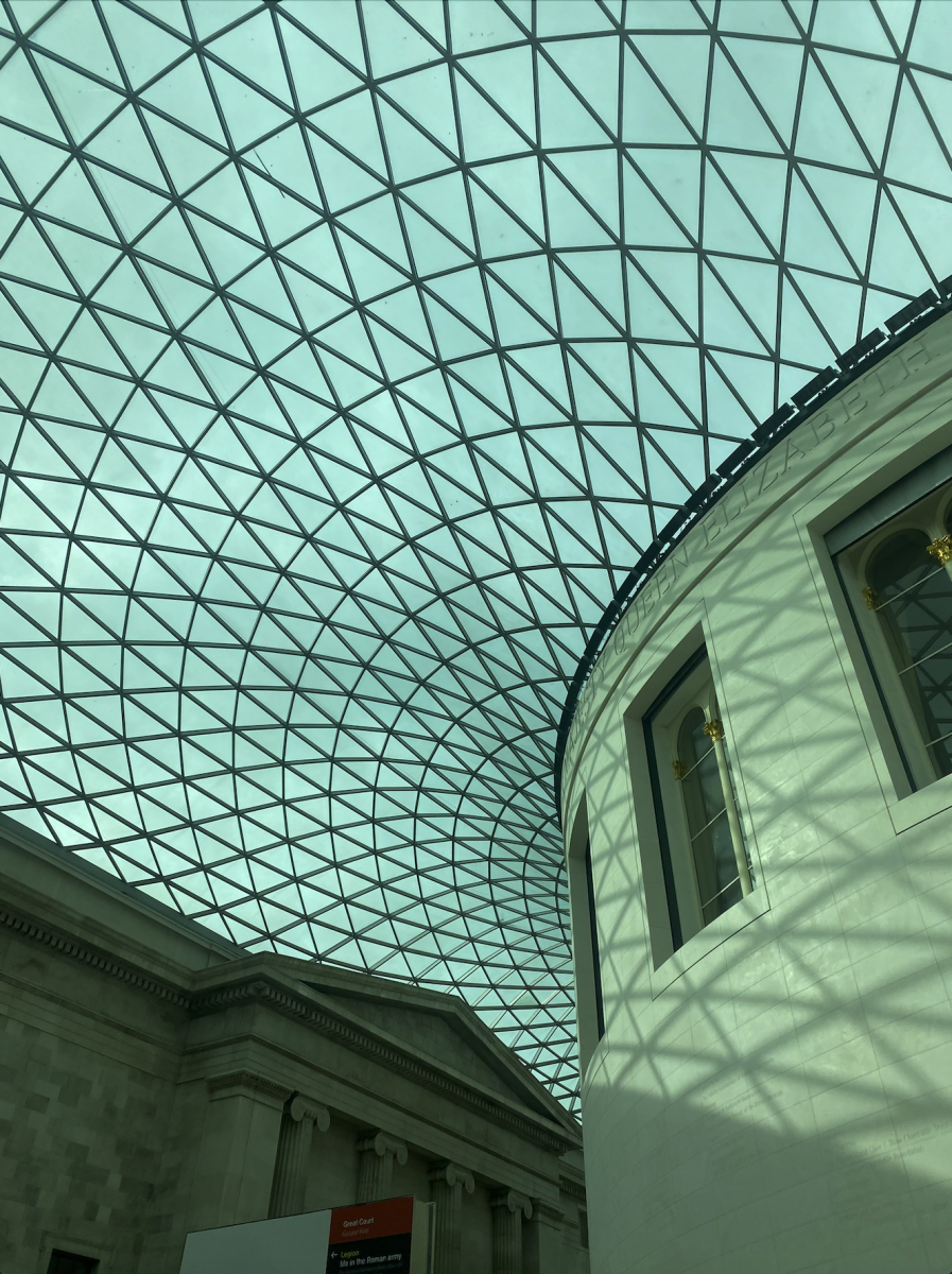 Inside+the+British+Museum.+The+writers+were+disappointed+that+it+didnt+contain+paintings%2C+but+they+enjoyed+the+Rosetta+Stone.