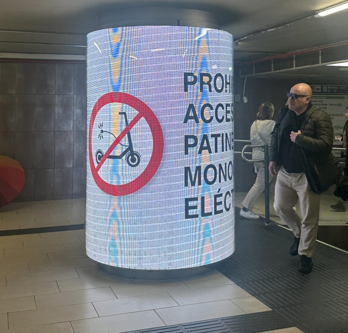 A sign at the Moncloa bus terminal warns commuters not to enter with electric scooters.