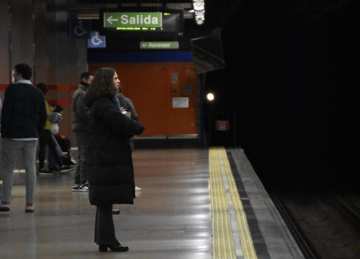 A woman waits for the metro to arrive at Islas Filipinas.