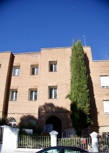 The building on Calle de La Viña, was SLU-Madrid's original building before being bought by Suffolk and repurchased by SLU.