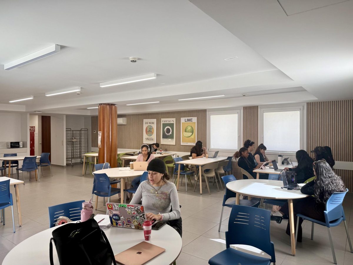Students spread out in the added lunch space created by the opening of Viña, about three blocks away from SIH. 