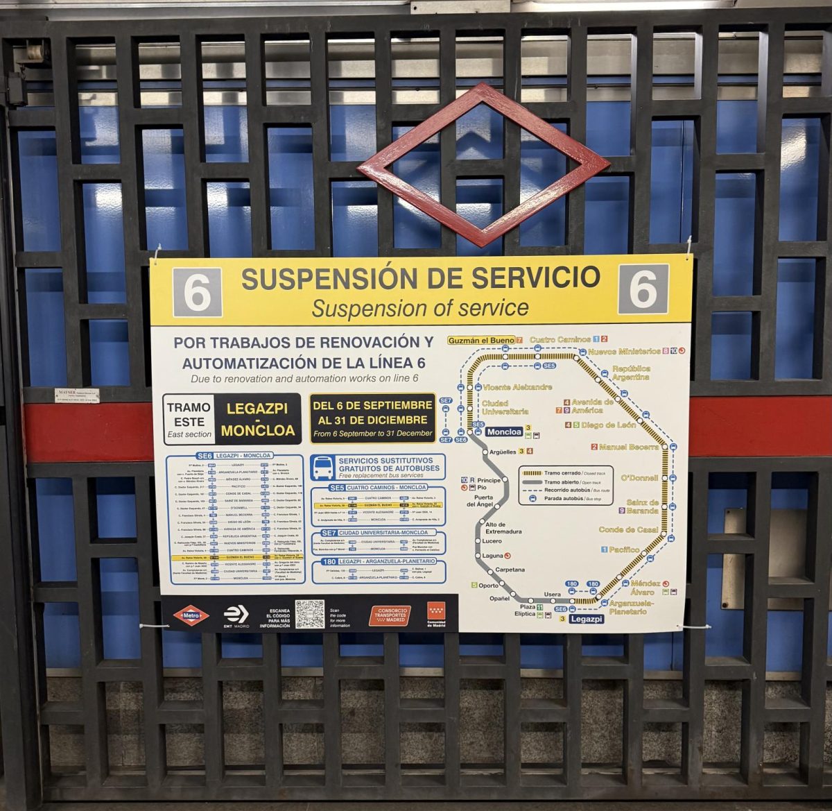 A Line 6 closure sign hangs on Guzmán el Bueno station.